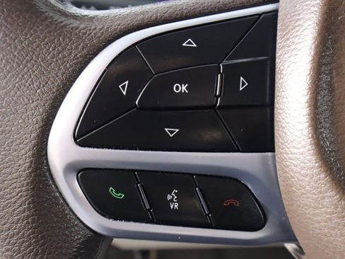 Used 2020 Chrysler Pacifica Touring w/ Advanced Safetytec Group image 12