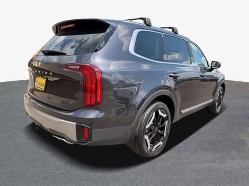 Used 2025 Kia Telluride S FWD image 3
