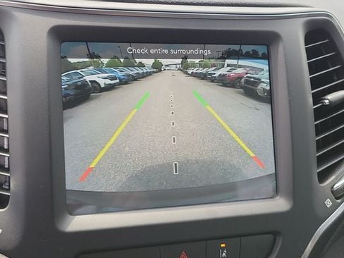 Certified 2022 Jeep Cherokee Latitude AWD/4WD image 28