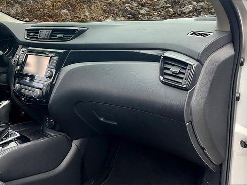 Used 2017 Nissan Rogue Sport SL w/ SL Premium Package image 11