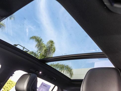 Used 2022 Volkswagen Tiguan SE R-Line image 25