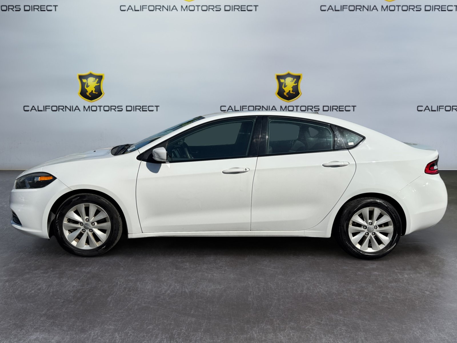 Used 2014 Dodge Dart SXT w/ Sun/Sound Group FWD image 2