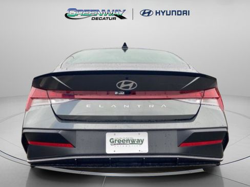 New 2026 Hyundai Elantra SEL Sport FWD image 9