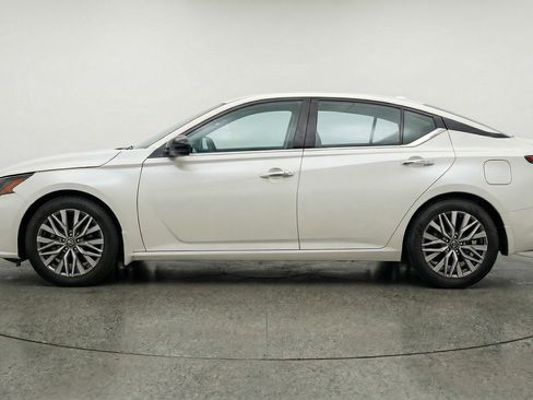Used 2025 Nissan Altima 2.5 SV image 5