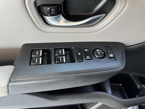 Used 2024 Honda Pilot LX image 11