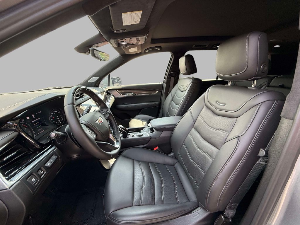 Certified 2025 Cadillac XT6 Premium Luxury w/ Platinum Package AWD/4WD image 2
