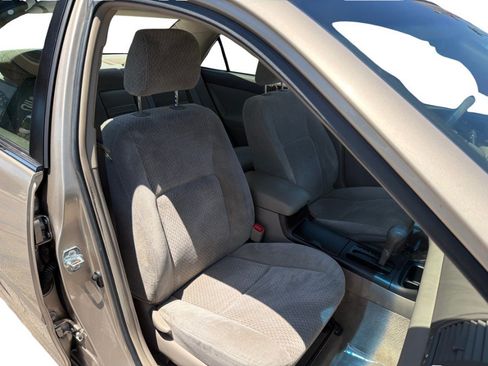 Used 2004 Toyota Camry LE FWD image 15
