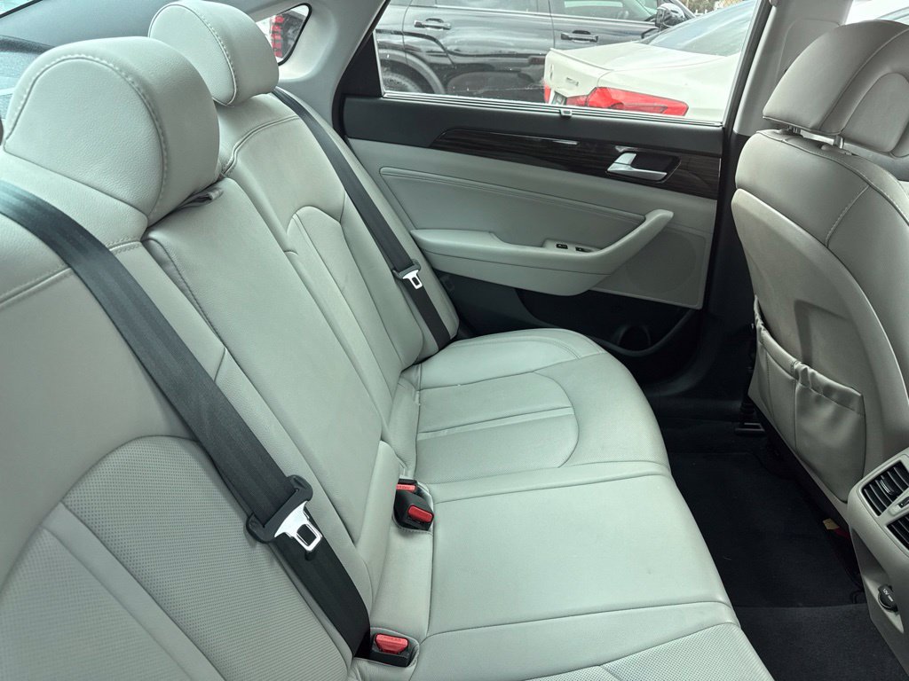 Used 2016 Hyundai Sonata Limited w/ Option Group 05 FWD image 9