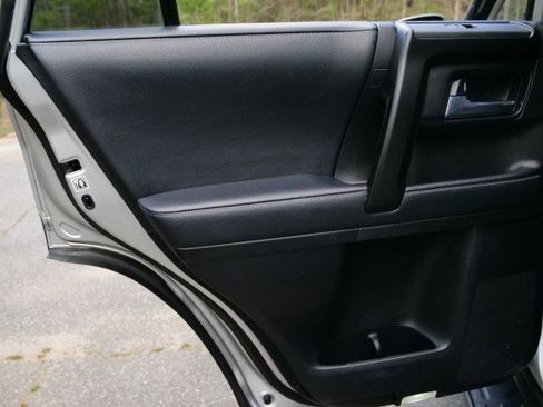 Used 2020 Toyota 4Runner SR5 Premium image 24