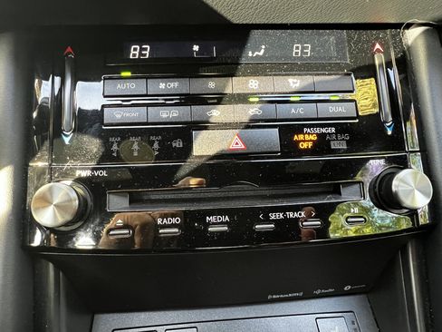 Used 2023 Lexus IS 350 F Sport w/ Navigation Package image 27