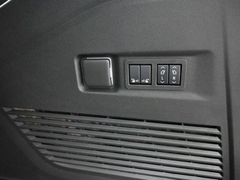 New 2025 Chevrolet Suburban Premier image 14