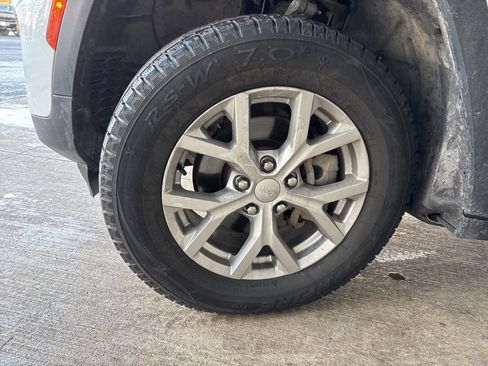 Used 2023 Jeep Grand Cherokee Limited image 33