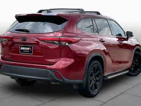 Used 2022 Toyota Highlander LE FWD image 7