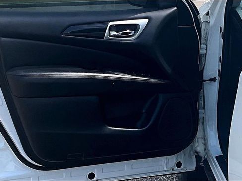 Used 2018 Nissan Pathfinder SV AWD/4WD image 23