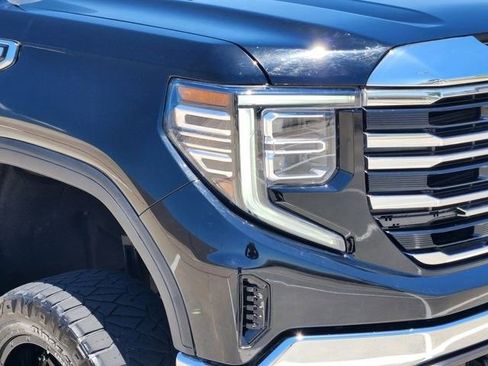 Used 2023 GMC Sierra 1500 SLT AWD/4WD image 9