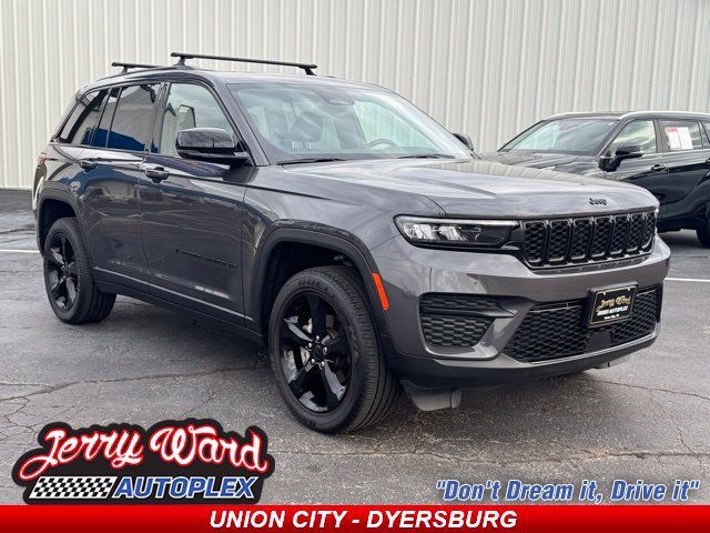 Used 2023 Jeep Grand Cherokee Altitude AWD/4WD image 1