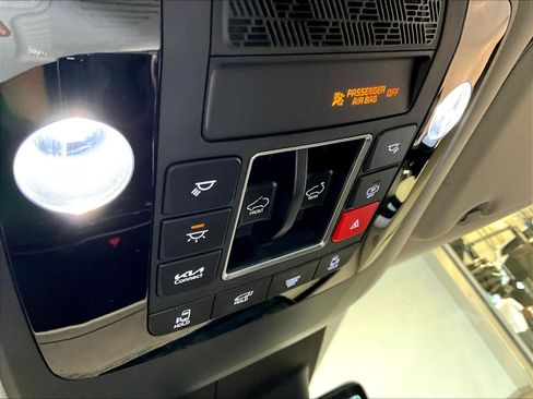 Used 2025 Kia Carnival SX Prestige FWD image 40