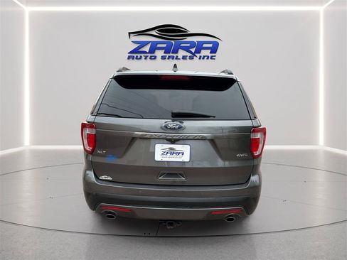 Used 2017 Ford Explorer XLT w/ Equipment Group 202A AWD/4WD image 6