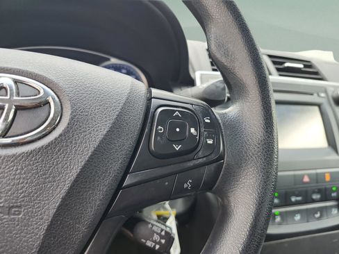 Used 2017 Toyota Camry LE image 28