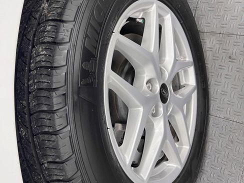 Used 2024 Ford Edge SEL image 16