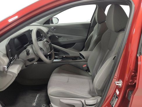 Used 2024 Hyundai Elantra SE FWD image 17