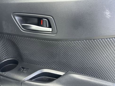 Used 2021 Toyota C-HR XLE image 37