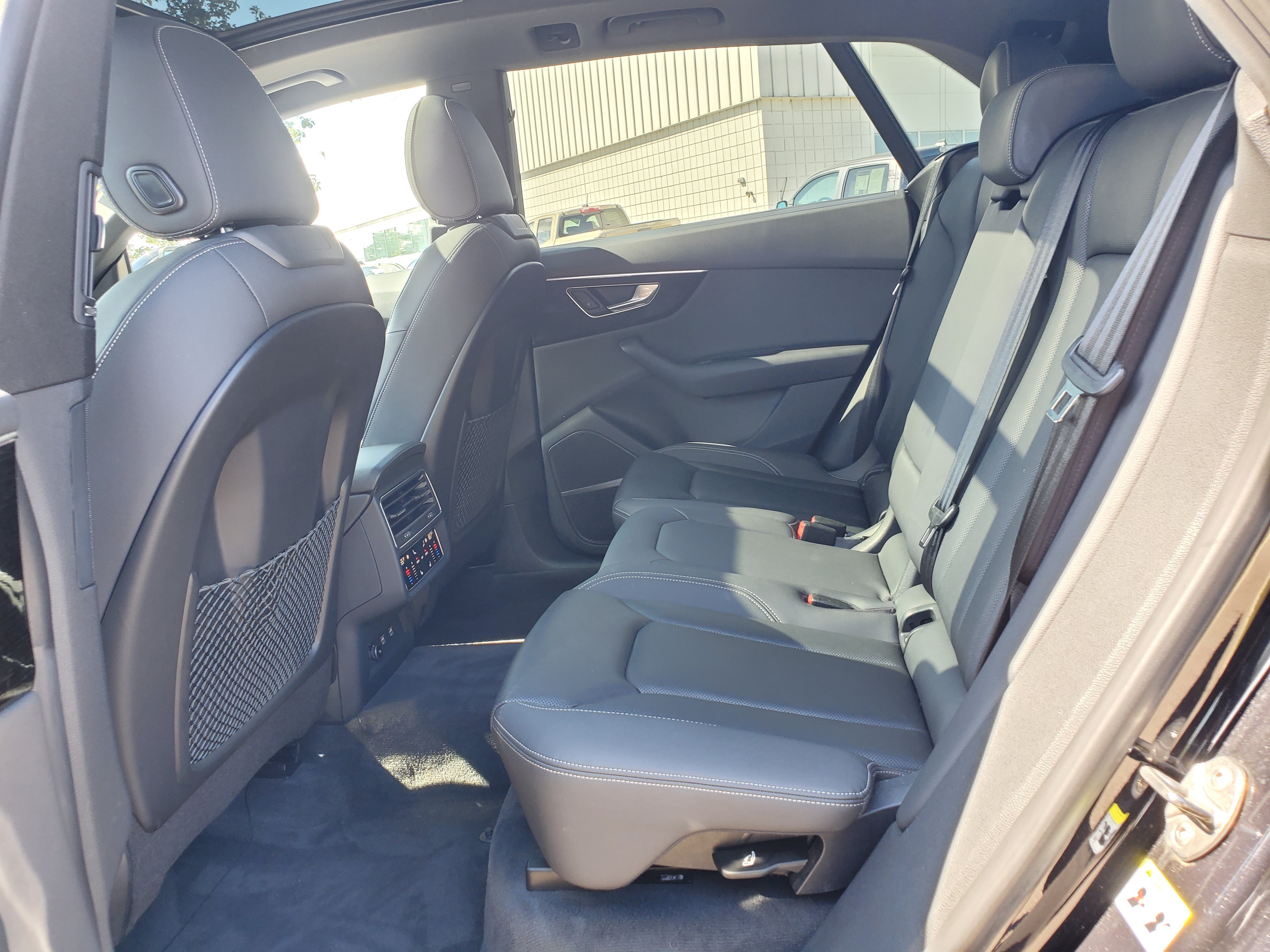 Used 2019 Audi Q8 Prestige w/ Towing Package AWD/4WD image 33