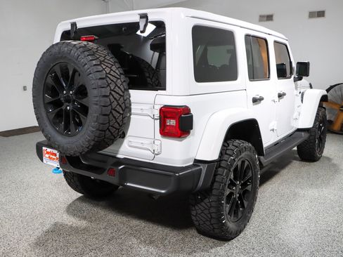 Used 2022 Jeep Wrangler Unlimited Sahara w/ Cold Weather Group AWD/4WD image 8
