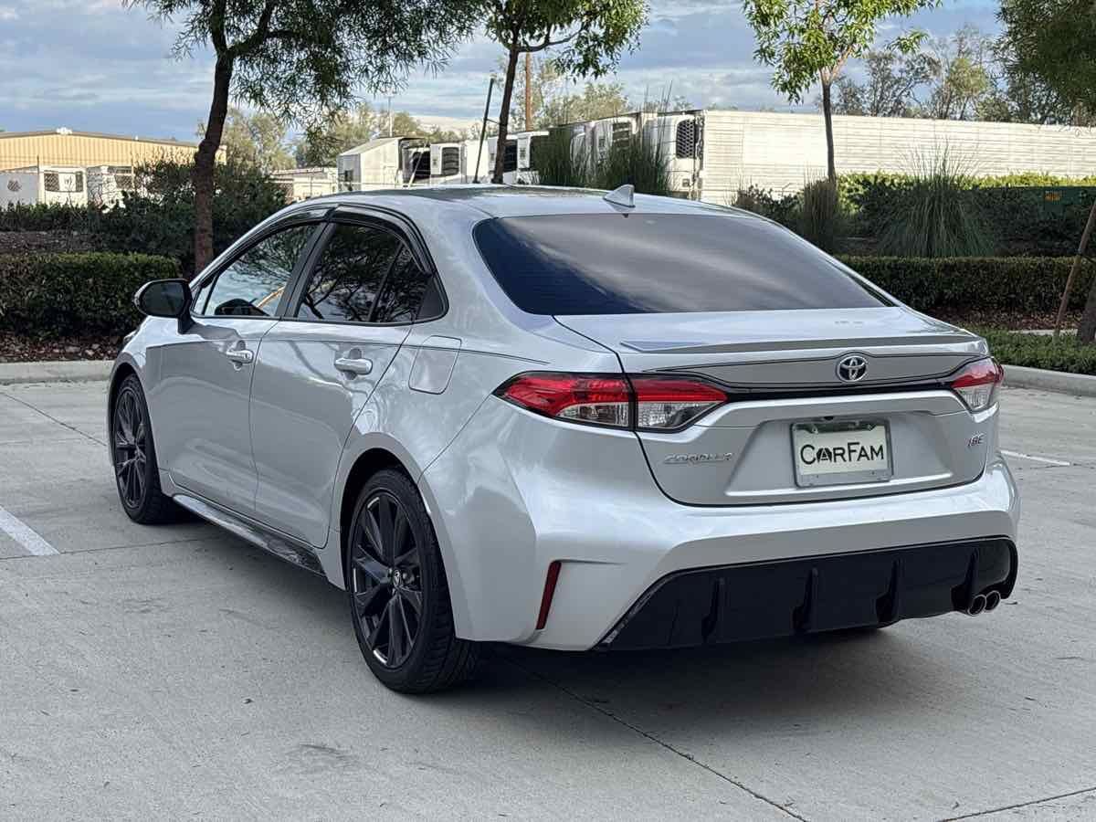 Used 2024 Toyota Corolla SE w/ SE Package FWD image 5