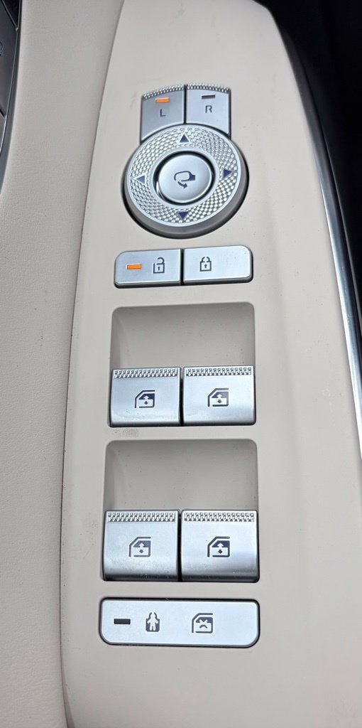 Certified 2026 Genesis GV70 2.5T Advanced AWD/4WD image 17
