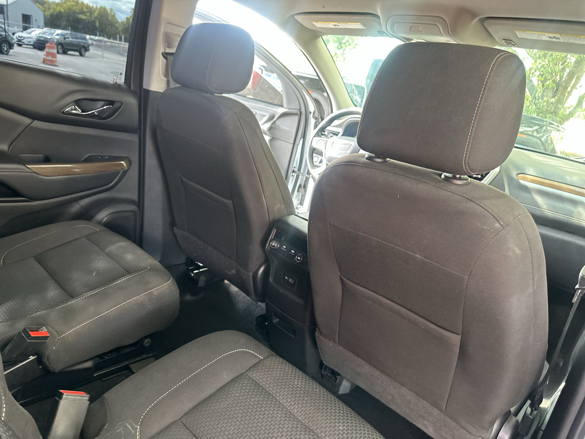 Used 2021 GMC Acadia SLE FWD image 27