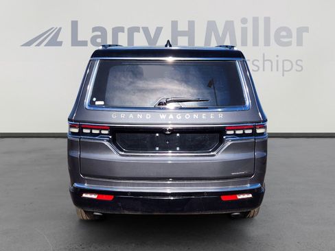 New 2024 Jeep Grand Wagoneer Series III w/ HD Trailer Tow Package image 4