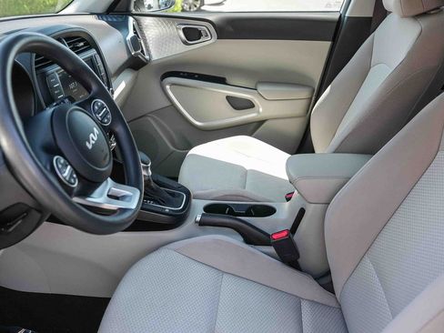 Used 2023 Kia Soul LX FWD image 17
