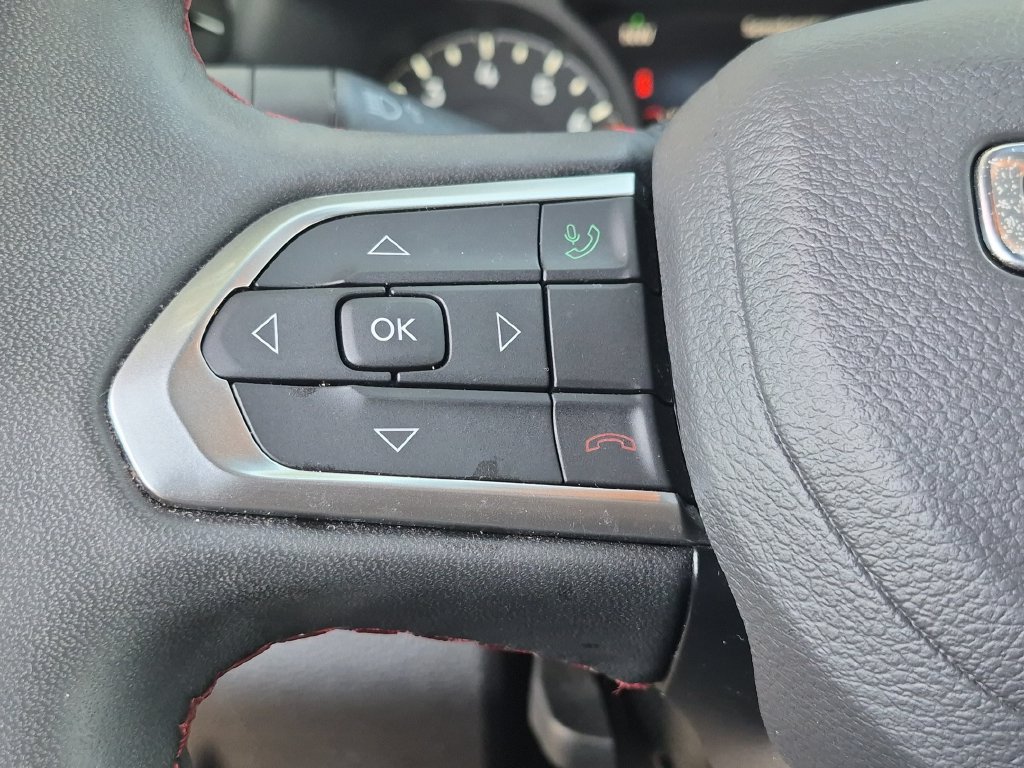 Used 2025 Jeep Compass Trailhawk AWD/4WD image 25