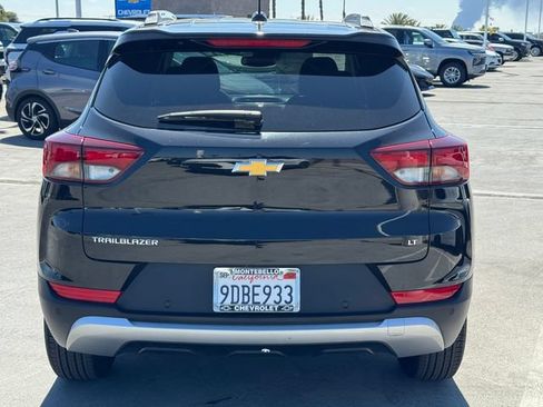 Used 2023 Chevrolet TrailBlazer LT w/ Convenience Package FWD image 4