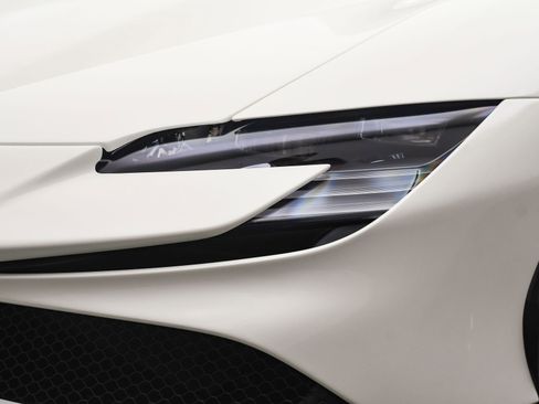 Used 2022 Ferrari SF90 Spider image 29