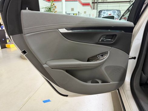 Used 2014 Chevrolet Impala LTZ FWD image 12