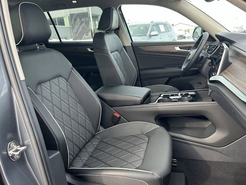 Certified 2025 Volkswagen Atlas SEL Premium R-Line image 29