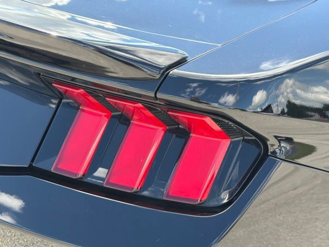 Used 2025 Ford Mustang Coupe RWD image 12