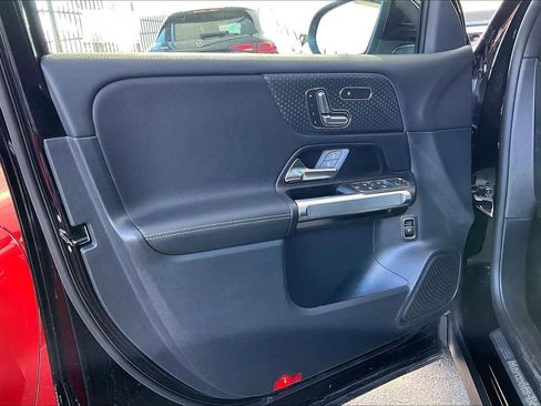 Used 2025 Mercedes-Benz GLB 250 image 21