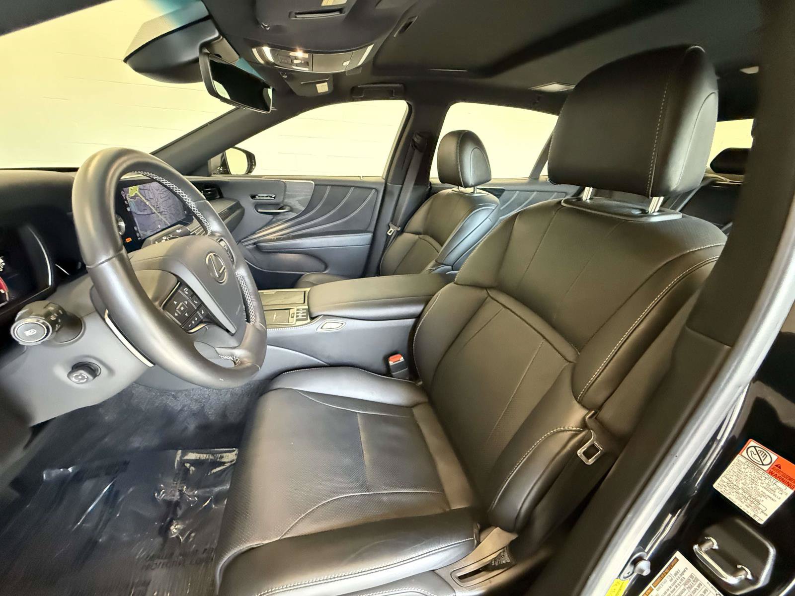 Certified 2022 Lexus LS 500 AWD w/ Accessory Package (Z1) image 2