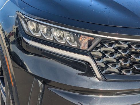 Certified 2024 Kia Sorento EX image 10