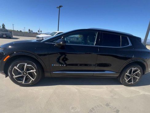 Used 2025 Chevrolet Equinox EV LT w/ Convenience Package image 5