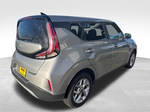 Used 2023 Kia Soul LX w/ LX Technology Package image 8