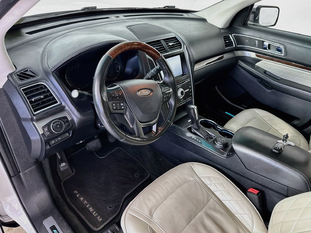 Used 2016 Ford Explorer Platinum AWD/4WD image 29