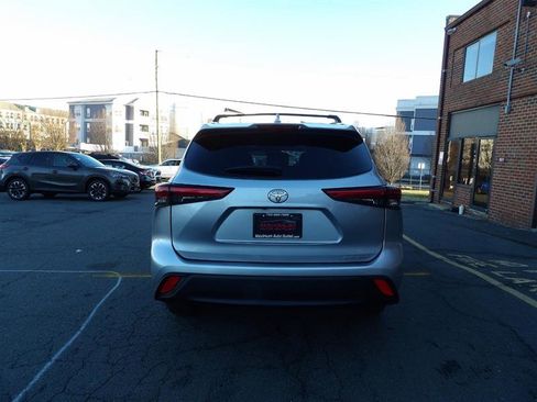 Used 2022 Toyota Highlander XLE image 7