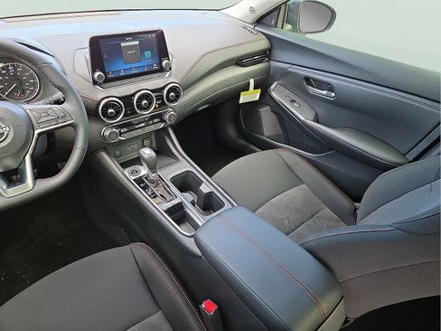 Used 2025 Nissan Sentra SR FWD image 37