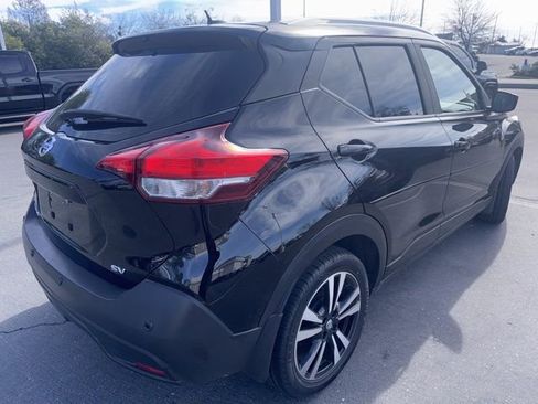 Used 2020 Nissan Kicks SV image 2