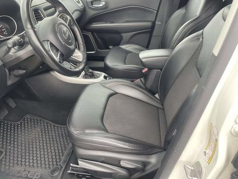 Used 2019 Jeep Compass Latitude w/ Cold Weather Group AWD/4WD image 16