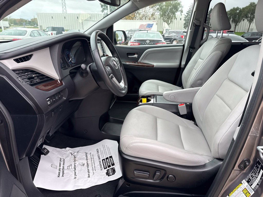 Used 2020 Toyota Sienna Limited Premium AWD/4WD image 7